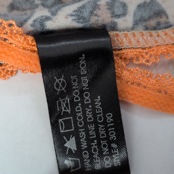 Leopard Print Bra and Thong Set S/M - Picture 8 of 9